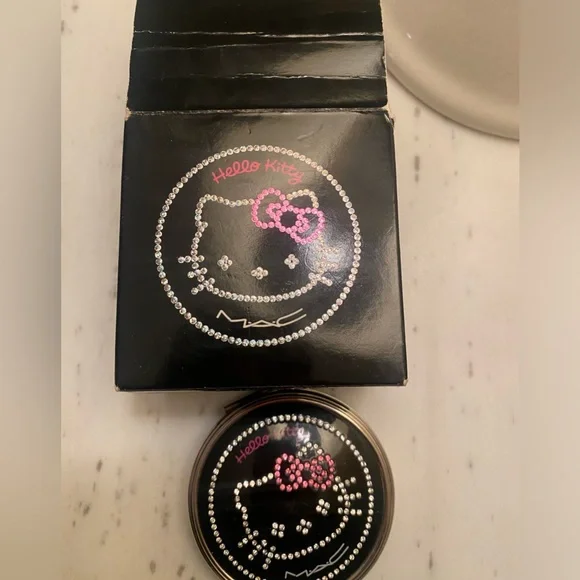 Limited Edition MAC Hello Kitty Compact
